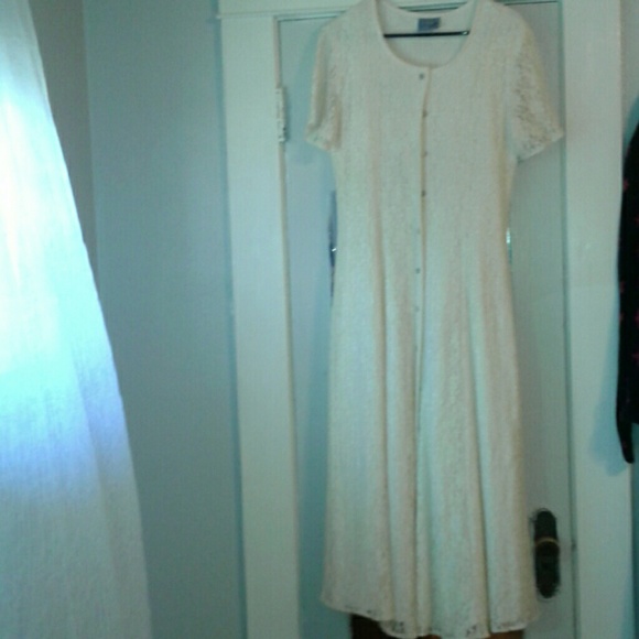 Dress - Picture 1 of 8